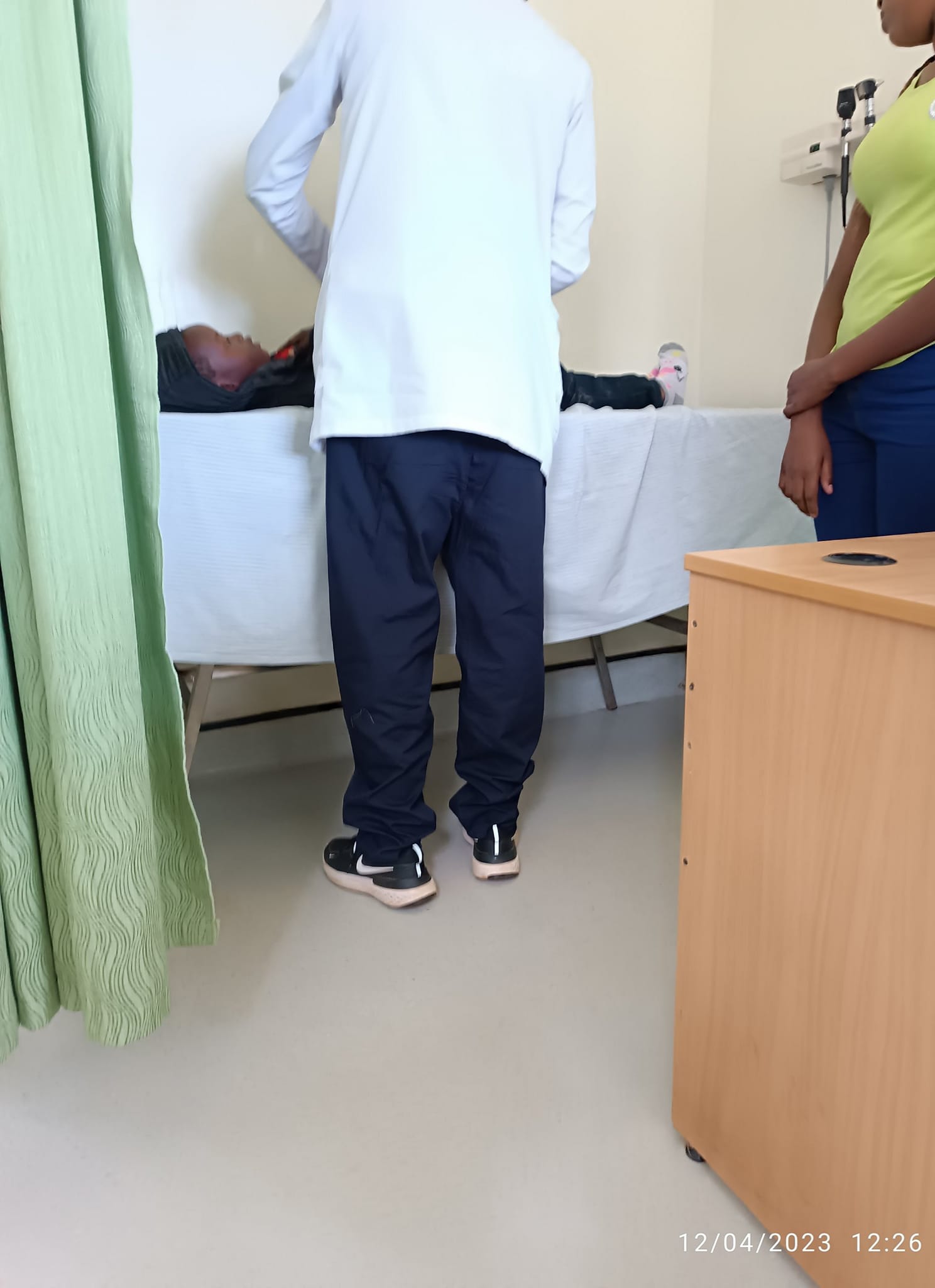 Checkup moments by surgeons at Kijabe hospital